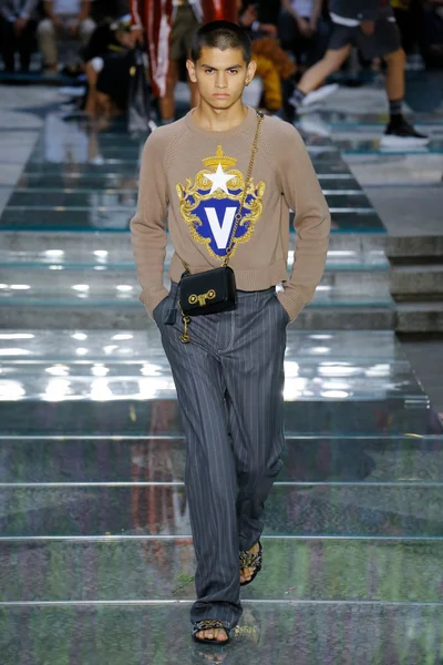 Look 11